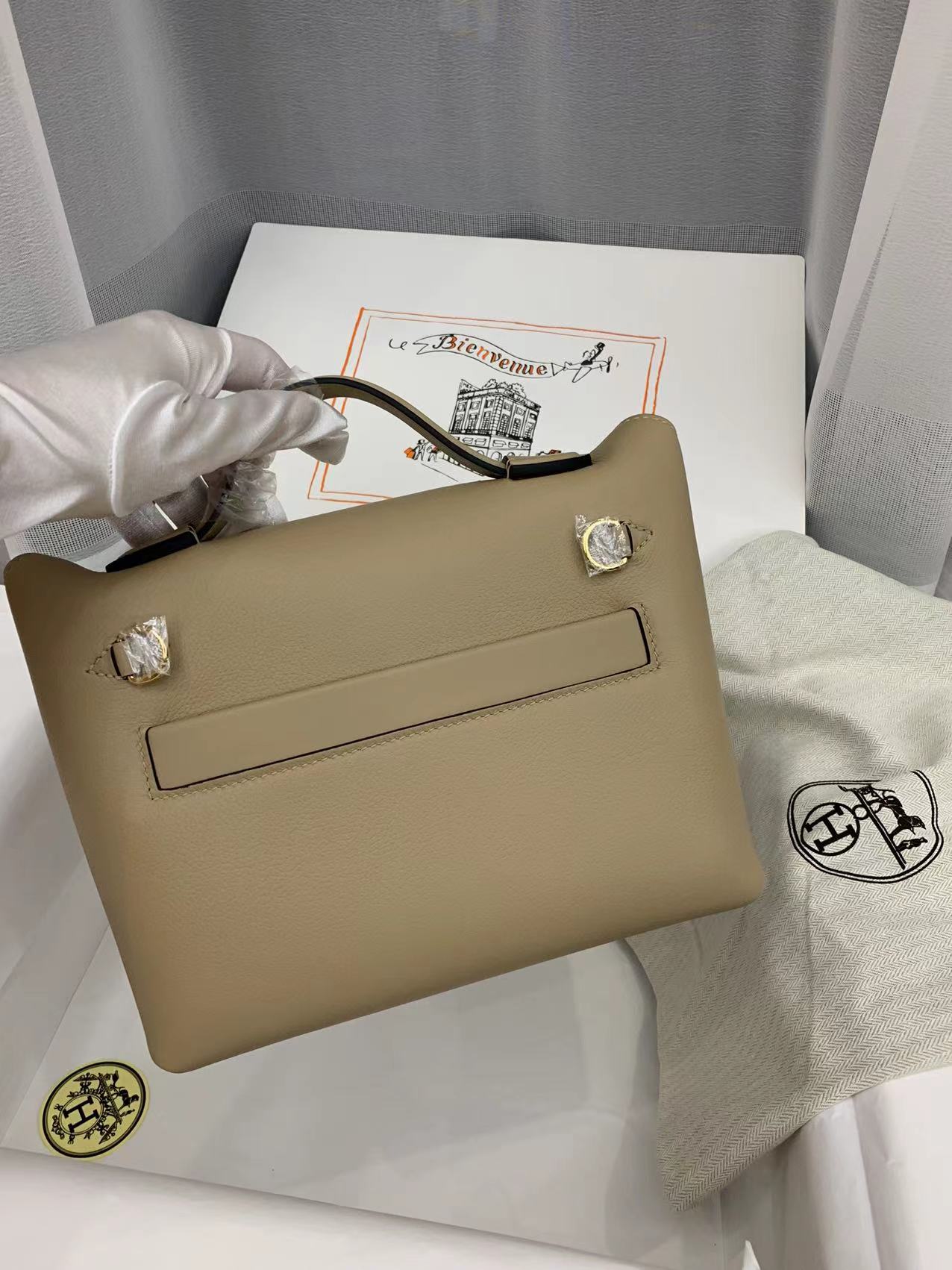 Hermes Kelly Mini 2424 21cm Handbag in Trench Clemence Leather 